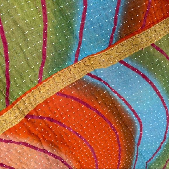 Colorful Wave Pattern Throw Blanket - Picture 2 of 4